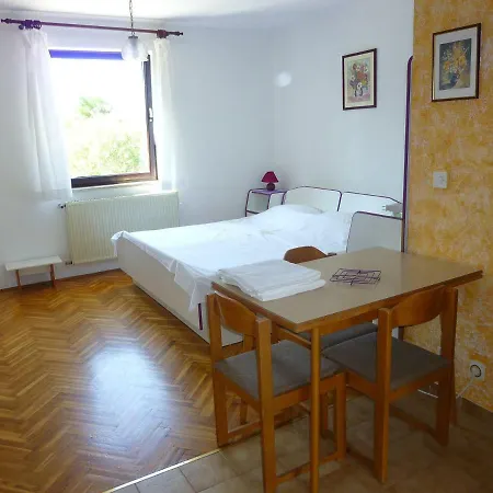 Studio Ozi Apartment *